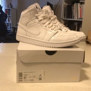 Air Jordan 1 MID